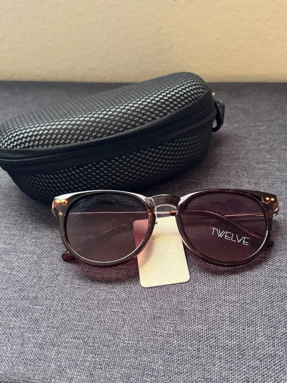 NWT Tortoise Round Sunglasses (with Free Case!)